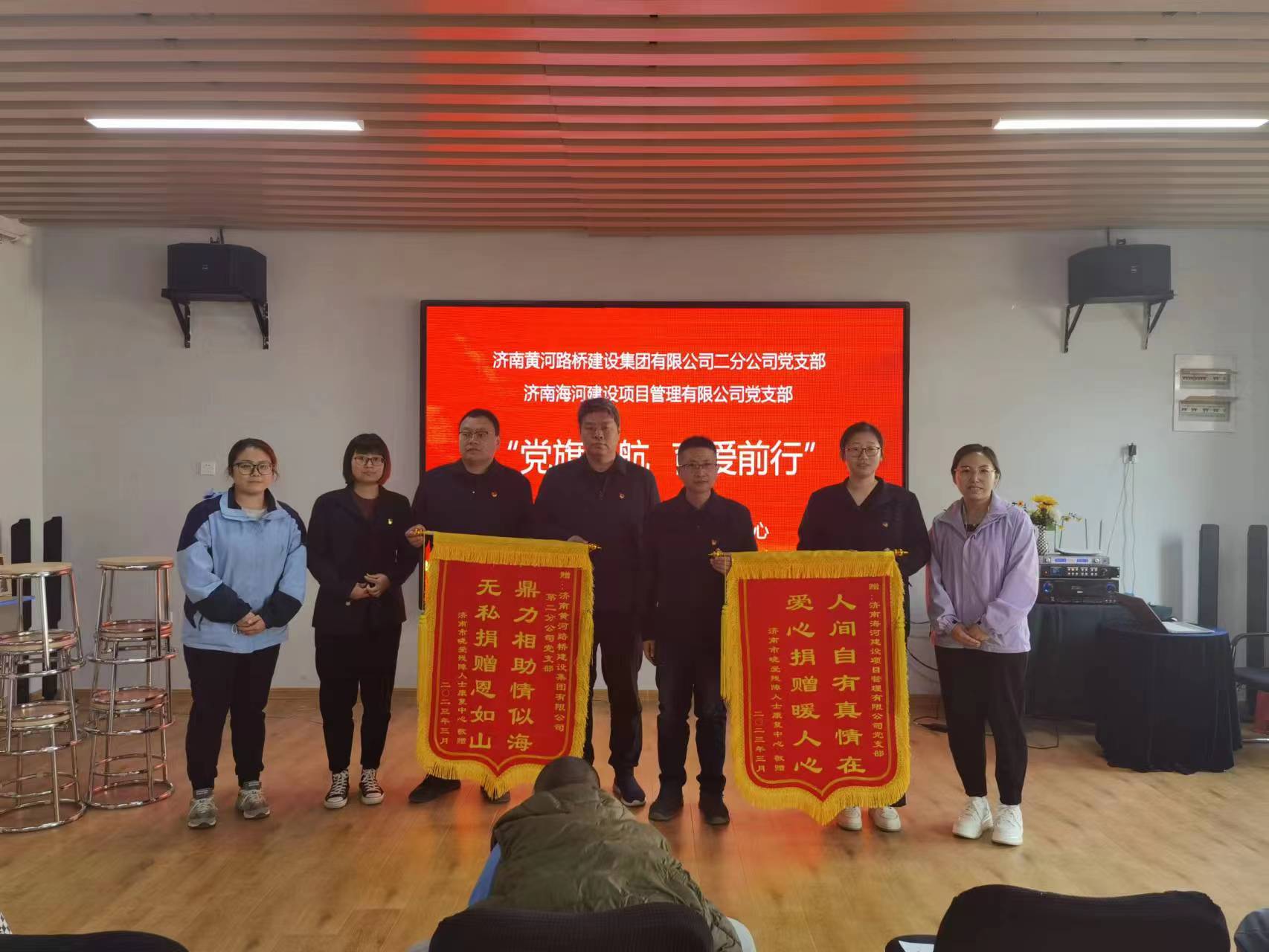 錦旗合照 - 副本.jpg 錦旗合照 - 副本.jpg